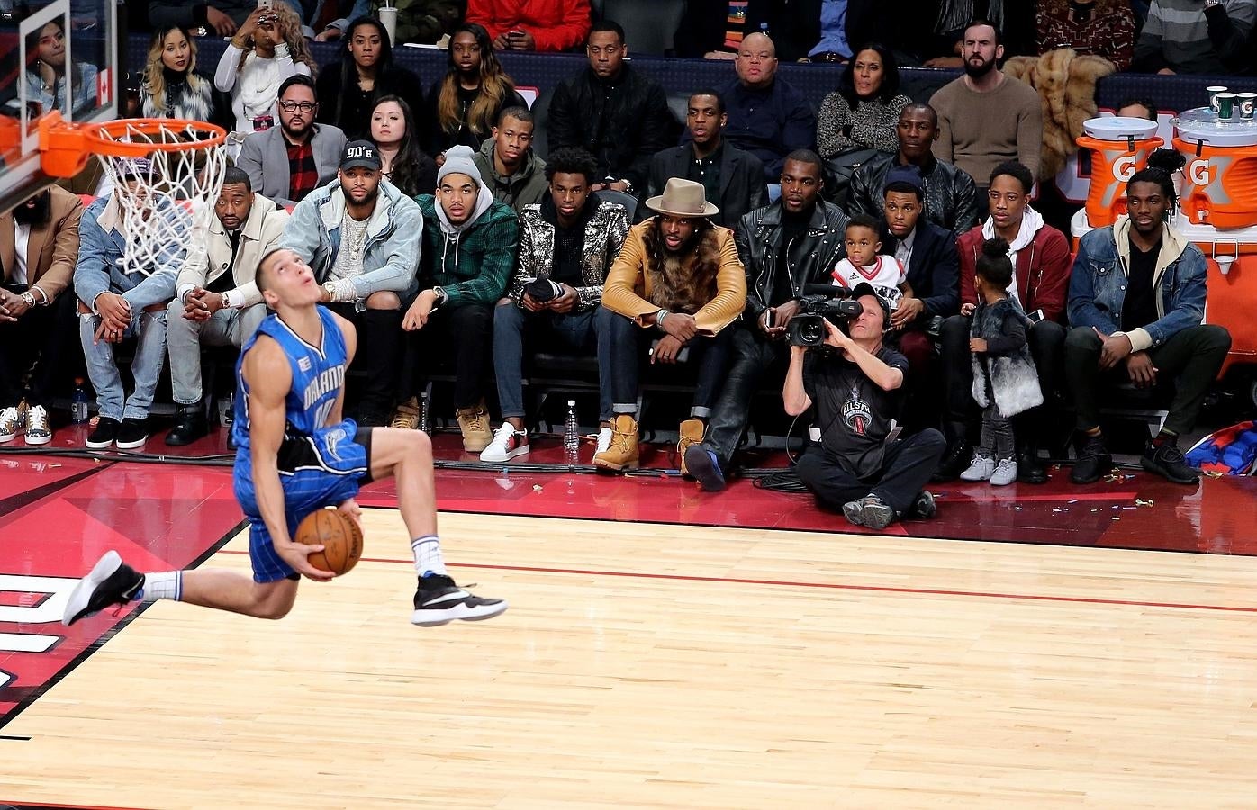 NBA All Star: LaVine gana a Gordon en un concurso de mates de otro tiempo