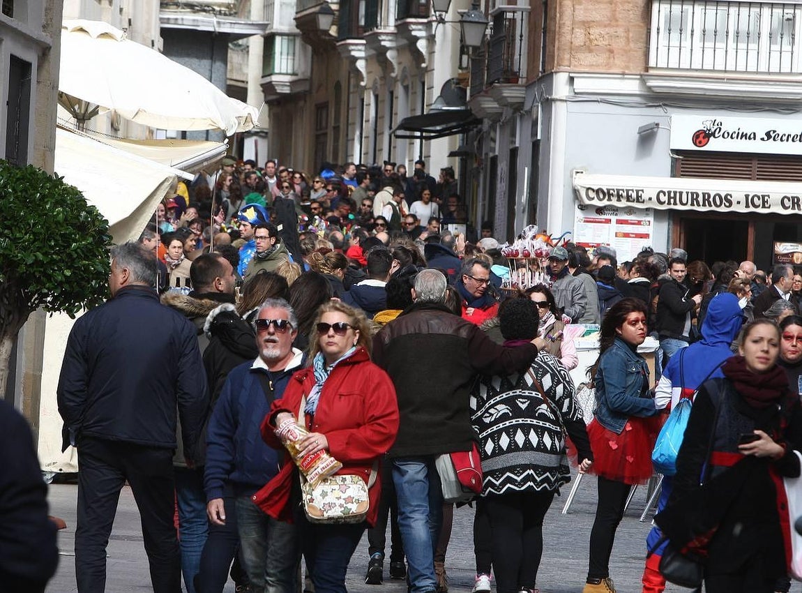 Ambiente del Domingo de Piñata de Cádiz