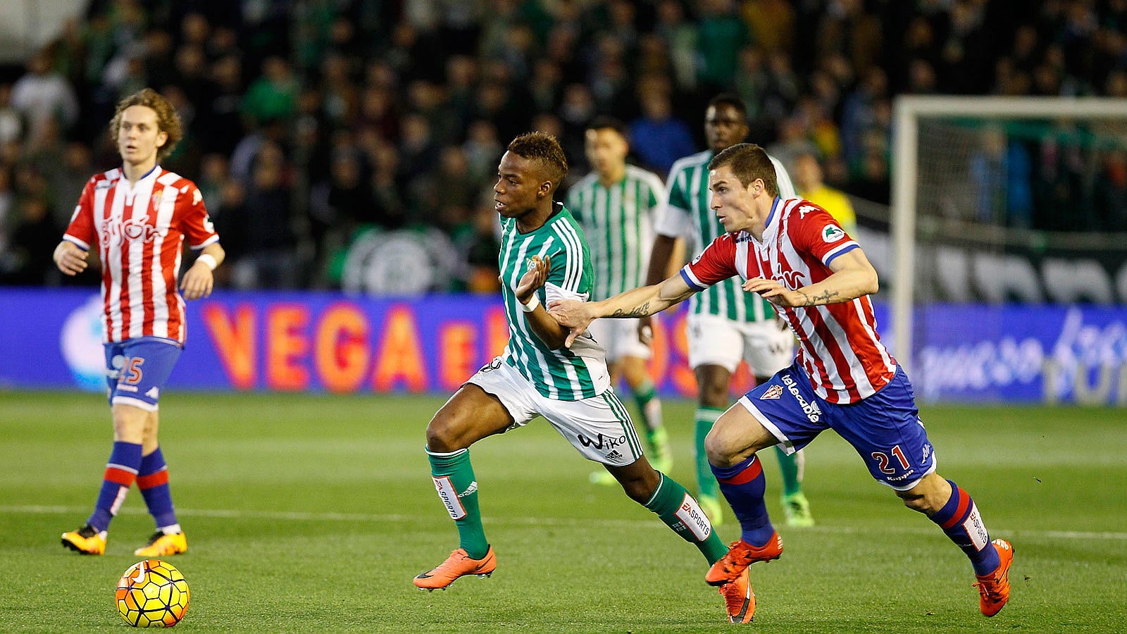 El Betis consigue un punto ante el Sporting que sabe a poco (1-1)