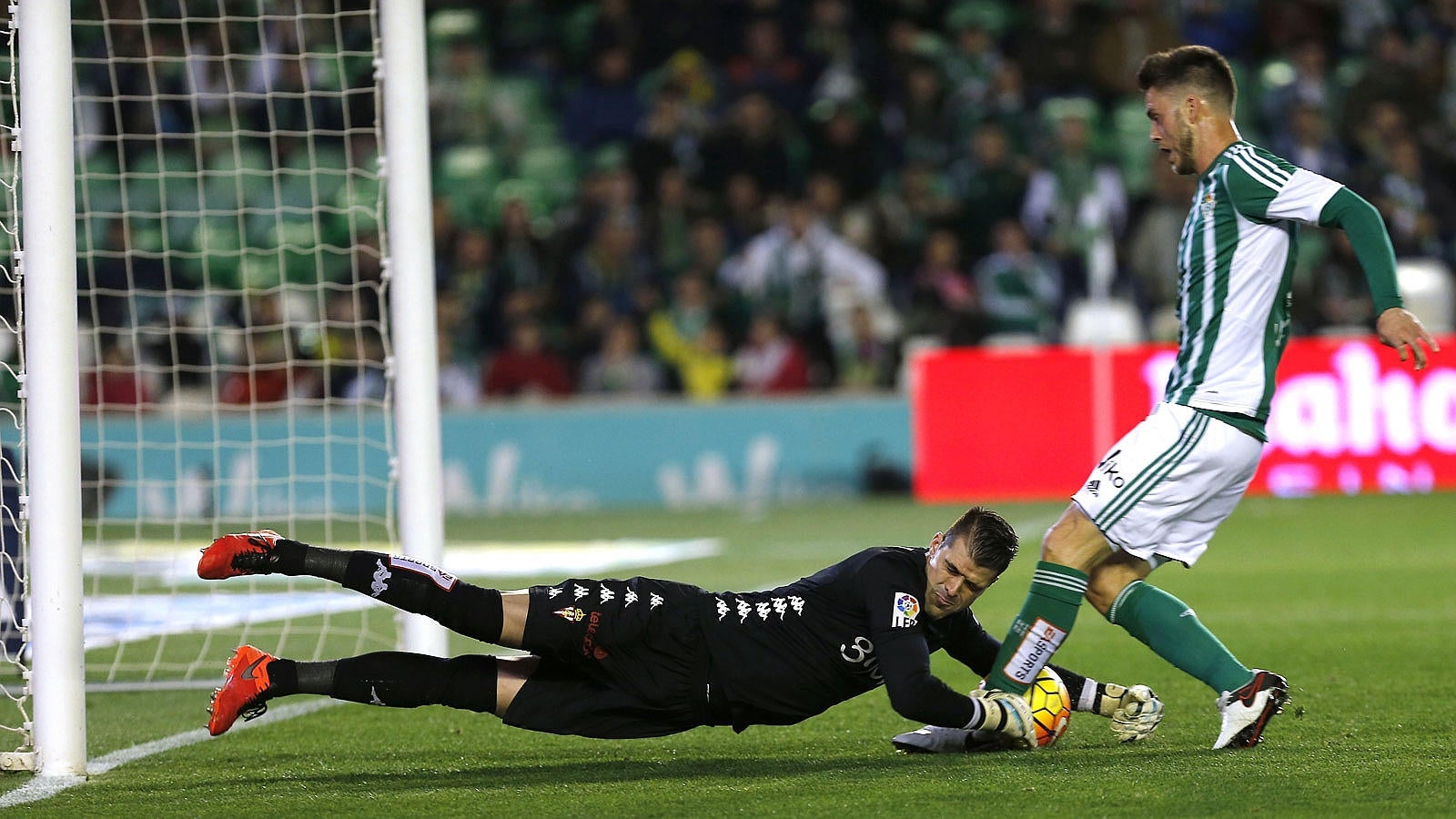 El Betis consigue un punto ante el Sporting que sabe a poco (1-1)