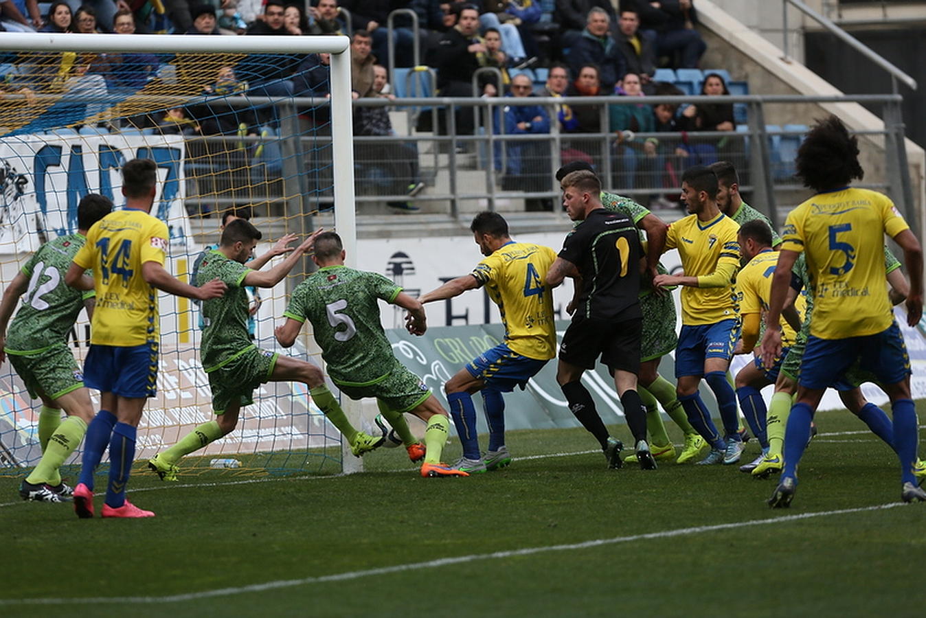 Partido Cádiz-La Hoya (1-1)