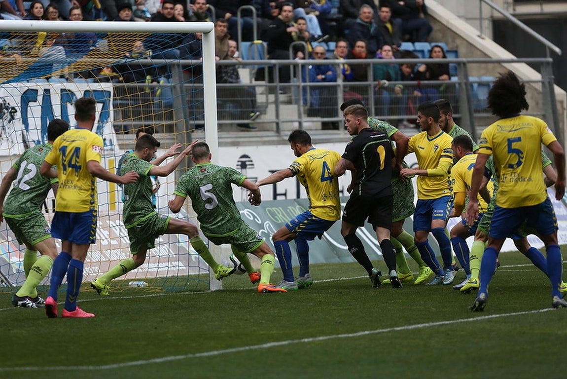 Partido Cádiz-La Hoya (1-1)