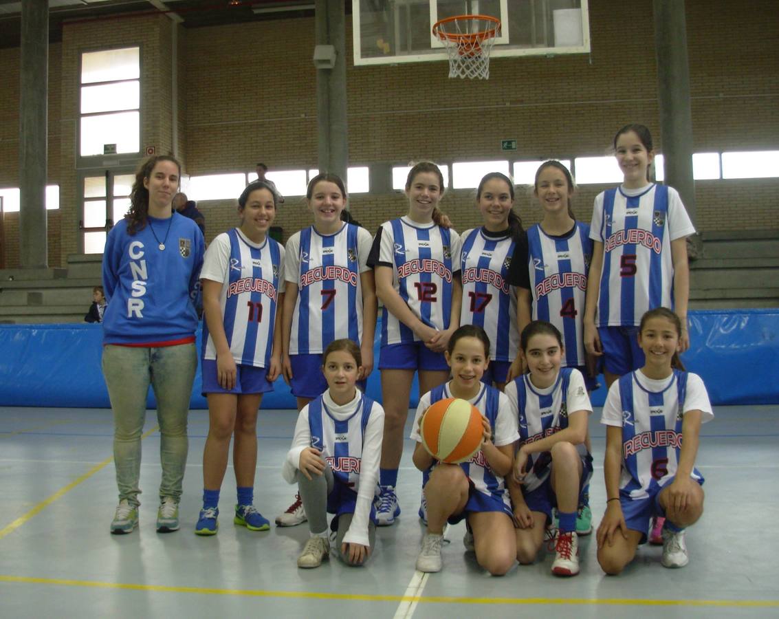 Nuestra Señora Recuerdo B. Arriba: Estefanía (E), Macarena (11), María (7), Rocío (12), Inés (17), Paloma (4), Macarena (5). Abajo: Cristina (15), Rocío S. (9), Paz (10), Candela (6). 