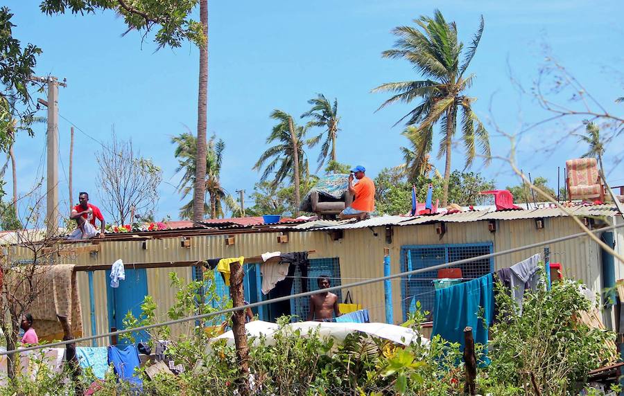 El ciclón Winston ha causado una gran destrucción a su paso por el archipiélago del Pacífico sur, donde prosigue el recuento de víctimas y daños