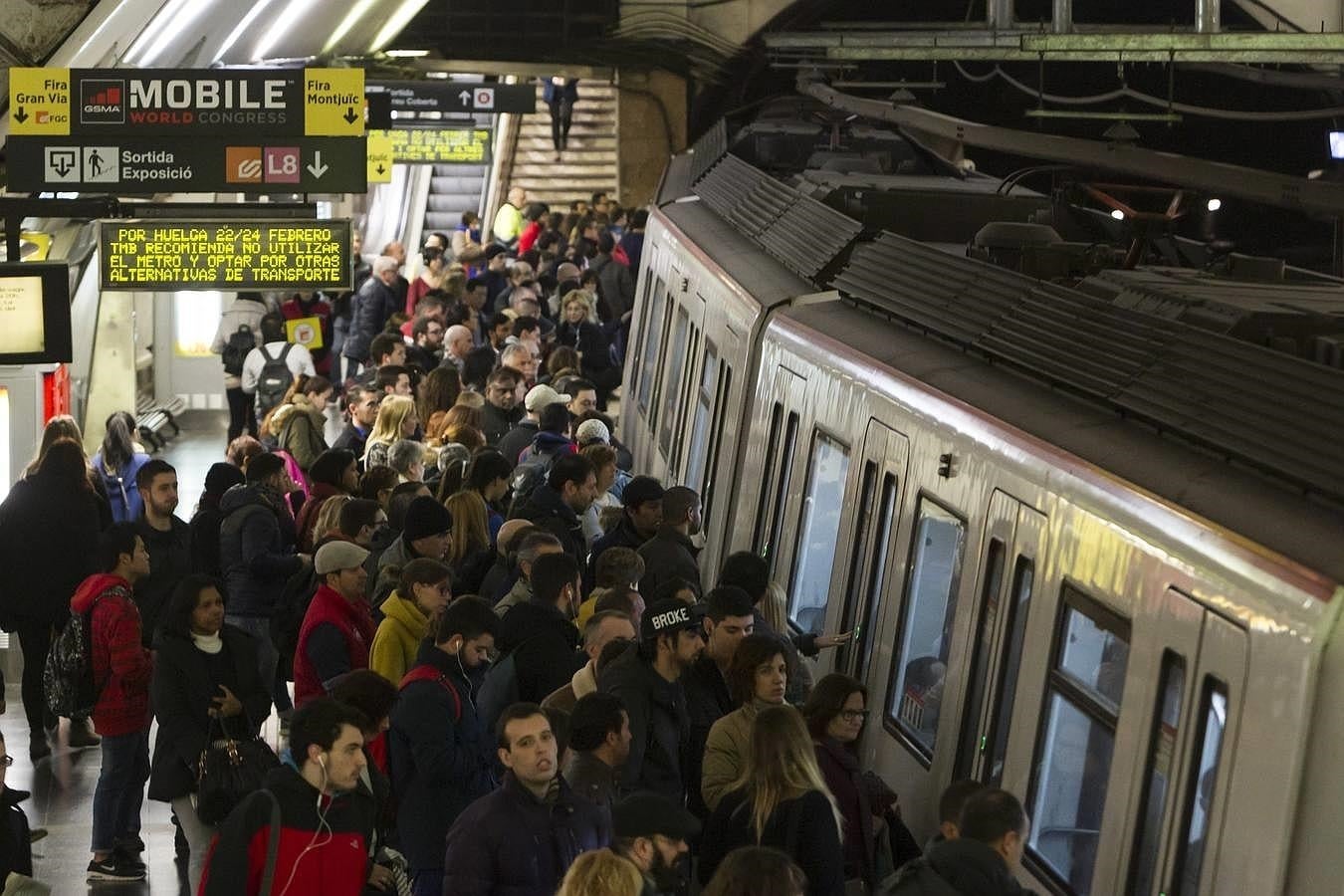 La huelga del metro de Barcelona, en imágenes