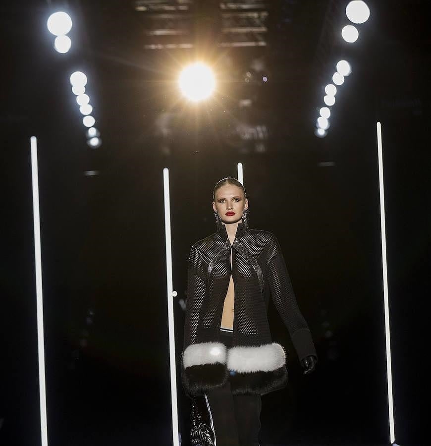 Mercedes Benz Fashion Week. Desfile del diseñador Felipe Varela. 