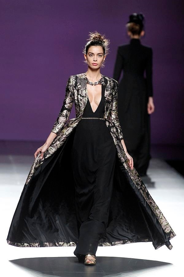 Para los complementos ha contado con la colaboración de Destellos en joyería. 