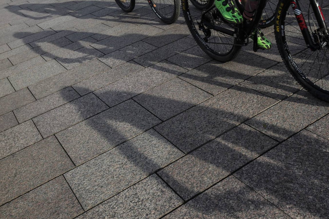 Cambio de líderes. Alban Lakata y Kristian Hynek, del Topeak Ergon, han conseguido la victoria y la primera posición en la general