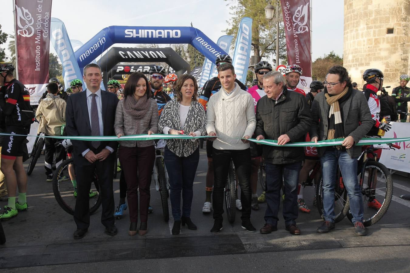 Cambio de líderes. Alban Lakata y Kristian Hynek, del Topeak Ergon, han conseguido la victoria y la primera posición en la general