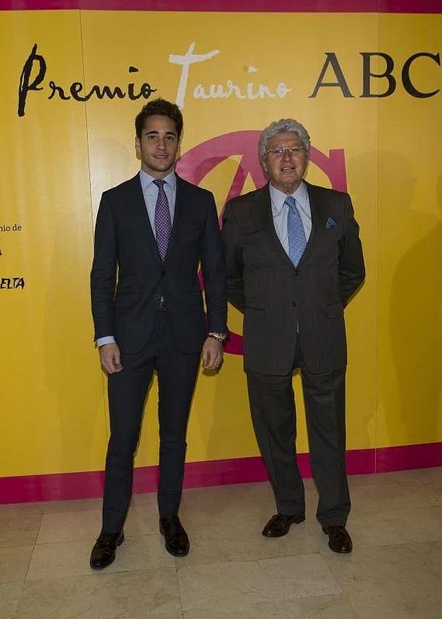 Méndez de Vigo preside la entrega del VIII Premio Taurino de ABC, que ha galardonado a Juan Antonio Ruiz «Espartaco» y Alberto López Simón
