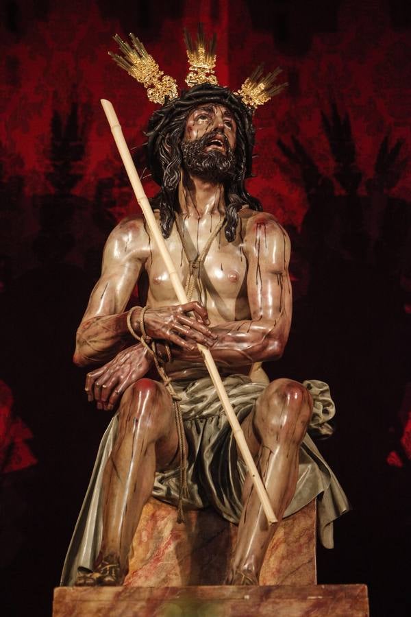 Coronación de Espinas, imágenes de un altar simbólico