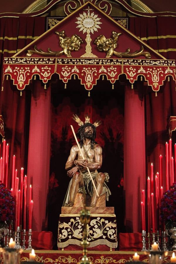 Coronación de Espinas, imágenes de un altar simbólico