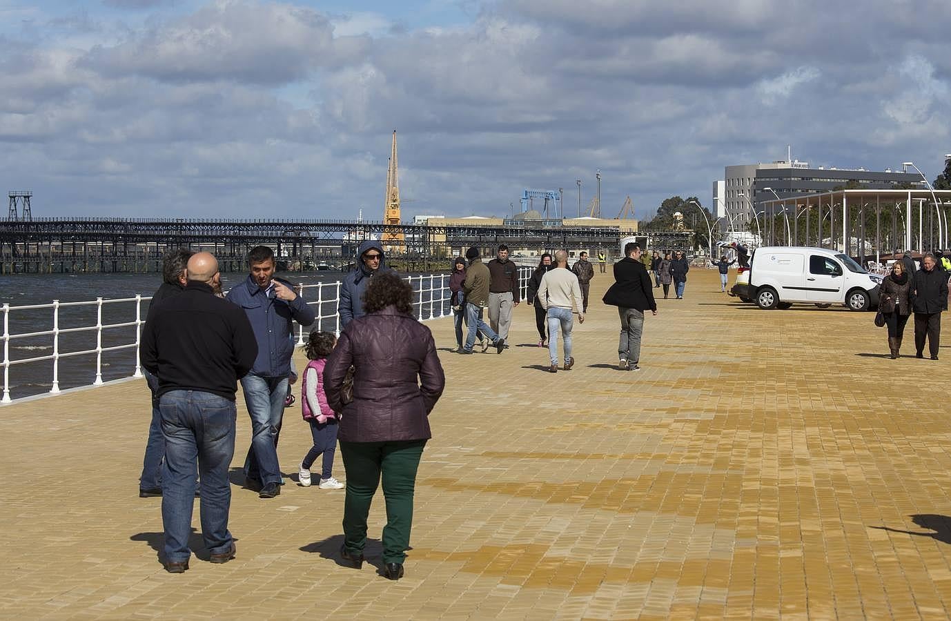 El nuevo Paseo de la Ría de Huelva se inauguró este 27 de febrero, en la jornada previa a la celebración del Día de Andalucía