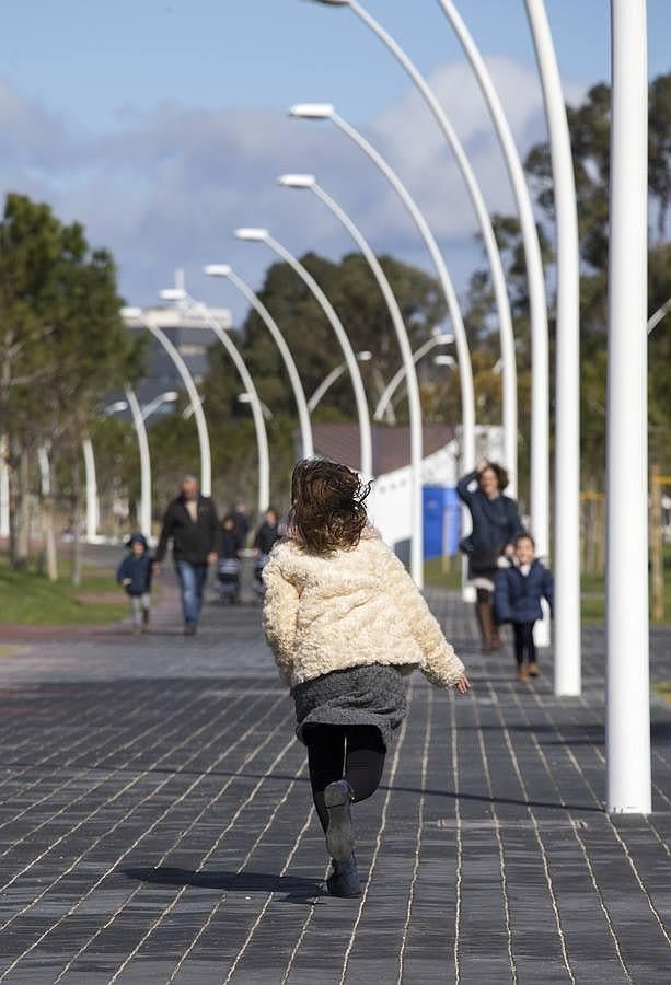 El nuevo Paseo de la Ría de Huelva se inauguró este 27 de febrero, en la jornada previa a la celebración del Día de Andalucía