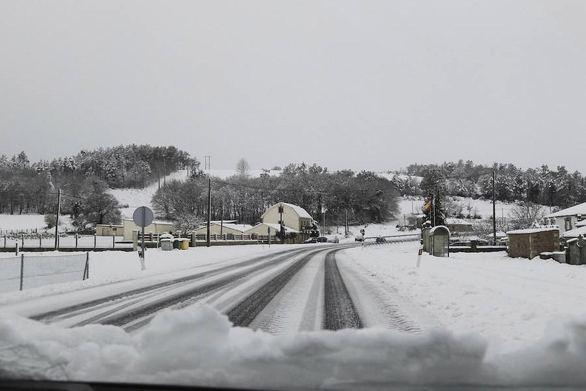 La nieve tiñe España de blanco. El temporal ha provocado dificultades en las carreteras pero también ha dejado bellas estampas en varias ciudades españolas