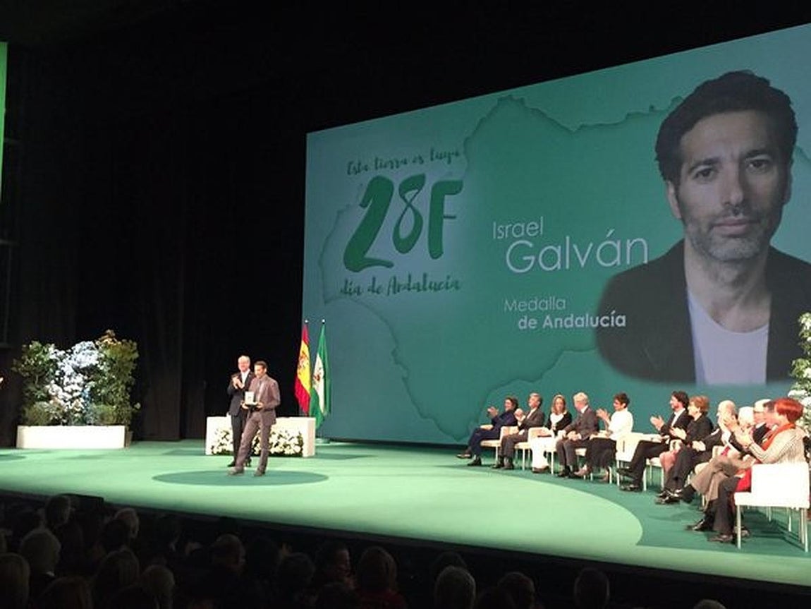 El bailaor y coreógrafo sevillano @Israel_Glv recibe la Medalla de Andalucía