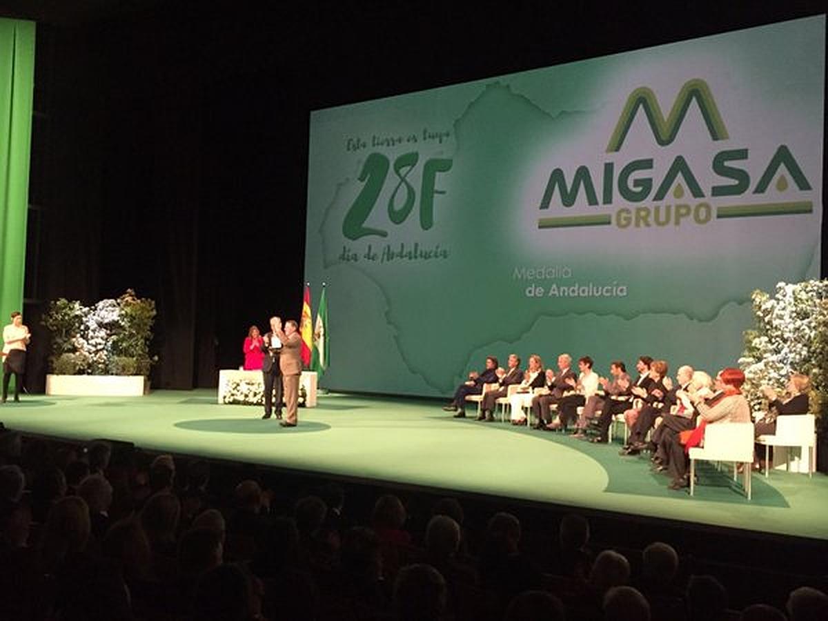 El presidente del grupo empresarial oleícola Migasa, Miguel Gallego, recibe la Medalla de Andalucía