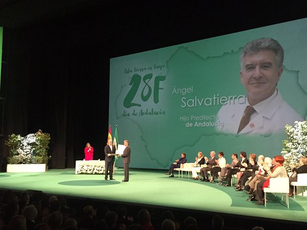 El cirujano de trasplantes portuense Ángel Salvatierra recibe el título de Hijo Predilecto de Andalucía