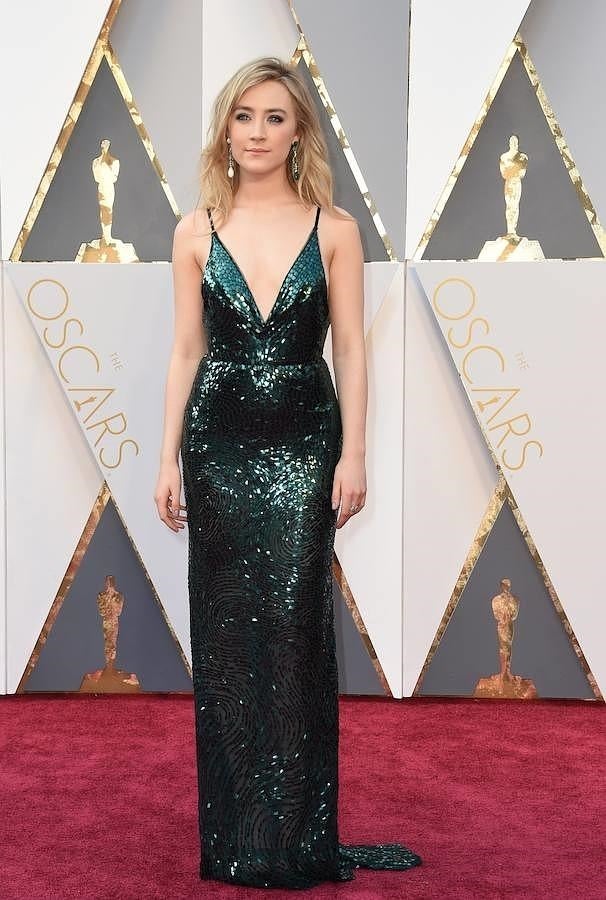 Saoirse Ronan, de Calvin Klein, verde en honor a Irlanda. 