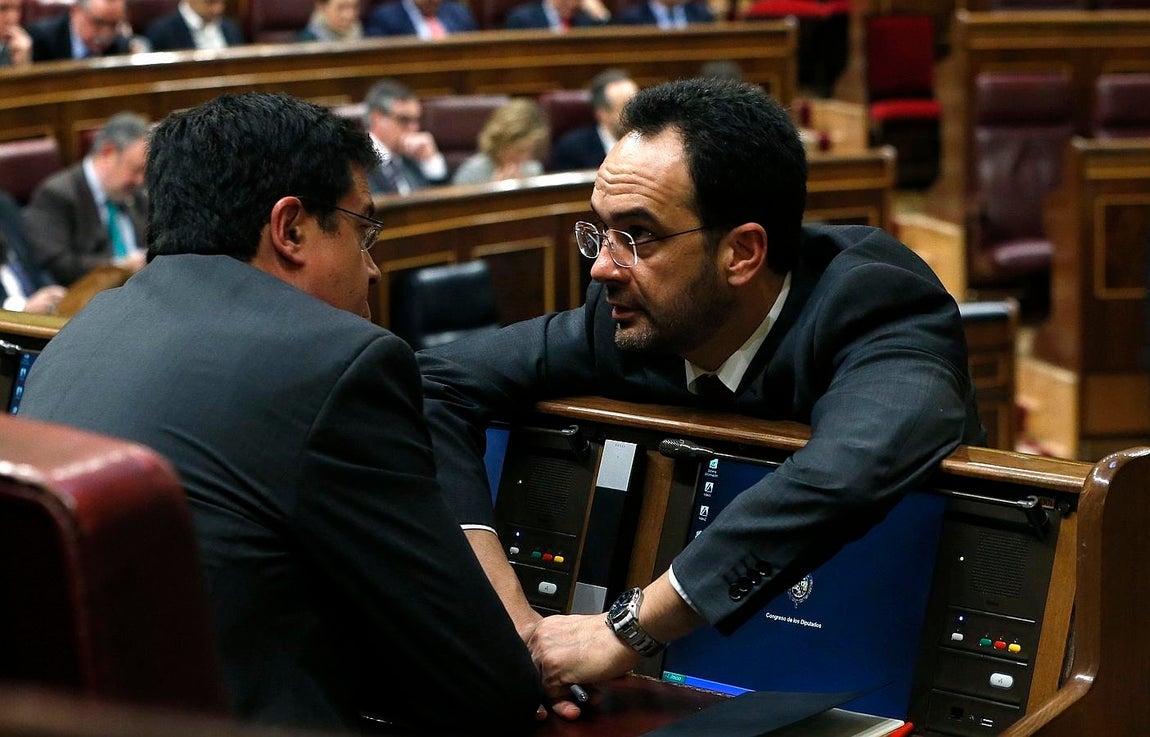 Las imágenes más destacadas de la segunda jornada de la Investidura de Sánchez. Antonio Hernando, durante este miércoles