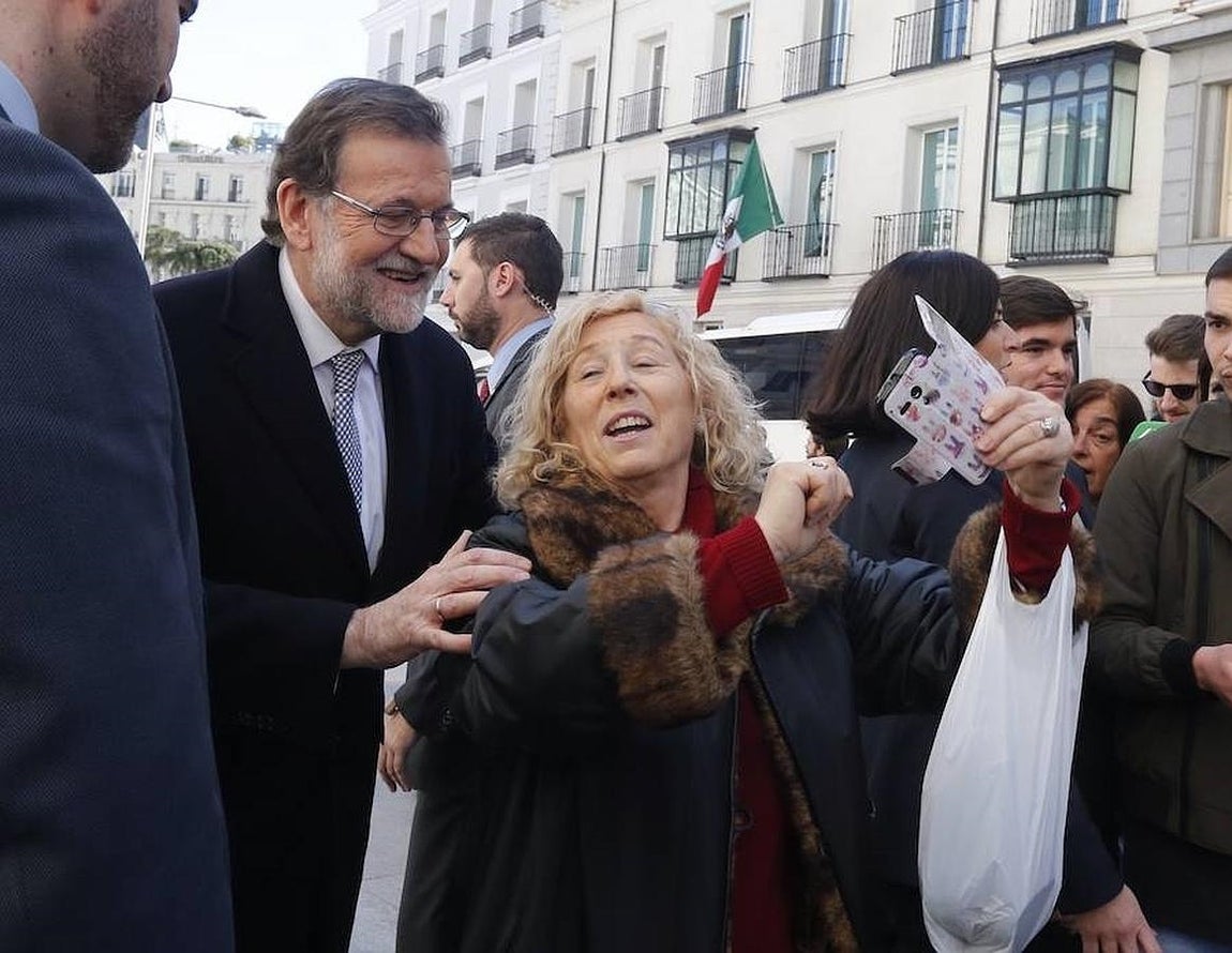 Las imágenes más destacadas de la segunda jornada de la Investidura de Sánchez. ¿Un momento de relax antes de empezar una jornada maratoniana?
