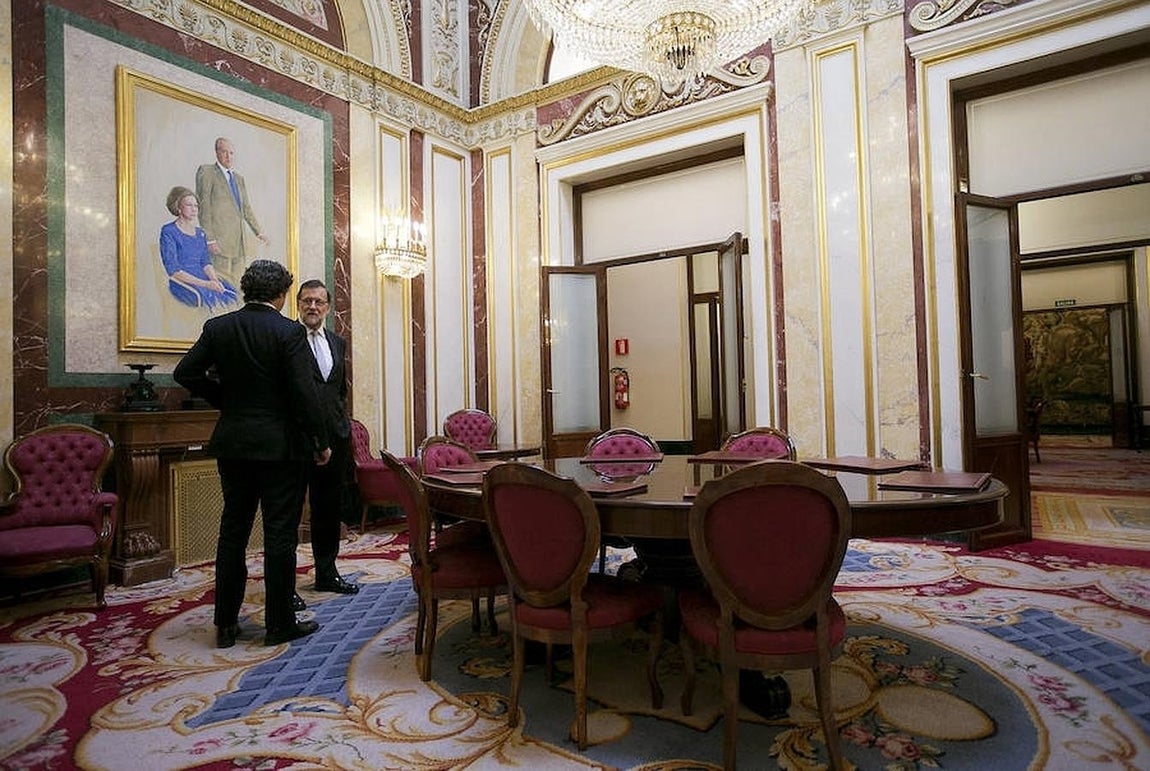 Las imágenes más destacadas de la segunda jornada de la Investidura de Sánchez. Mariano Rajoy se ha movido por diferentes estancias del Congreso