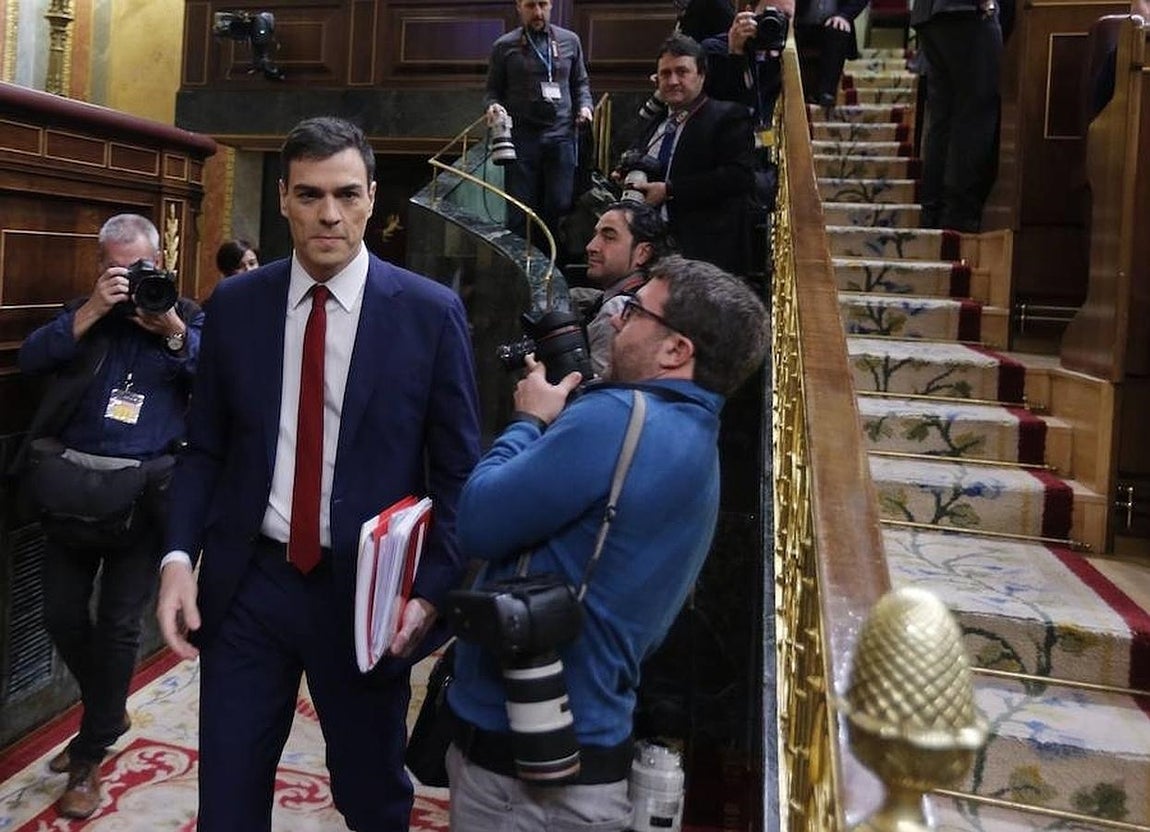 Las imágenes más destacadas de la segunda jornada de la Investidura de Sánchez. El candidato a la Investidura llegando al Salón de Plenos