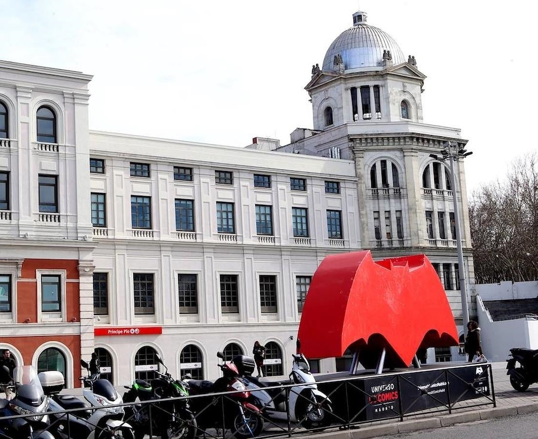 6. Logo de Batman en la Estación de Prícipe Pío