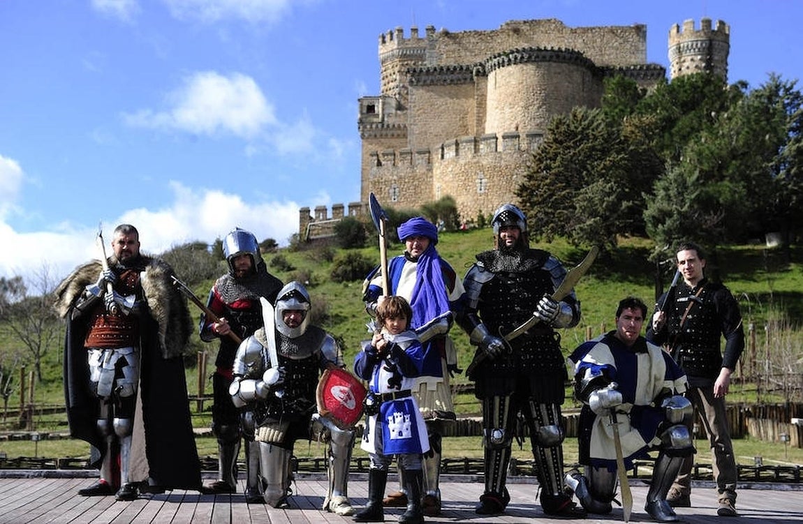 1. Entrenamiento del equipo madrileño de lucha medieval «Ursus Custodes», ayer en el Castillo de Manzanares el Real