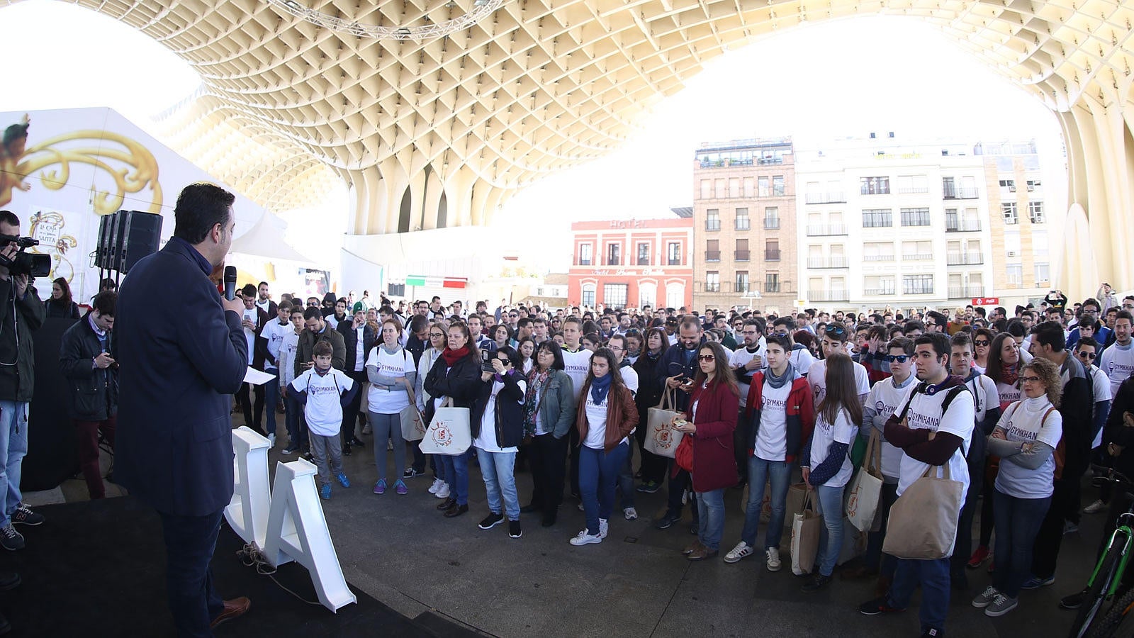 Éxito de público en la gymkhana de Pasión en Sevilla