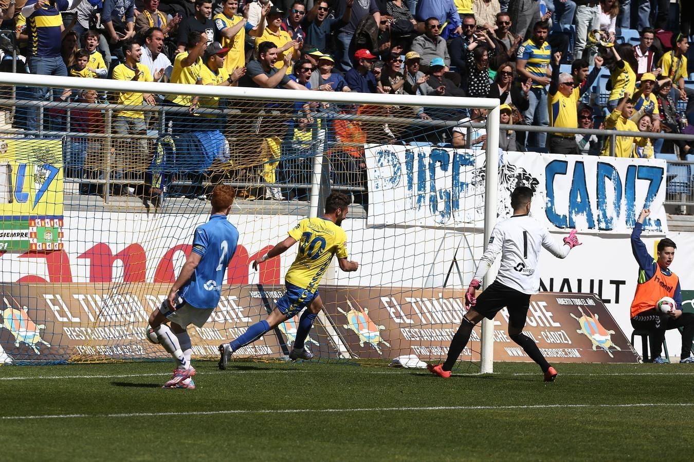 Cádiz C.F. 3 - UD. Melilla 0