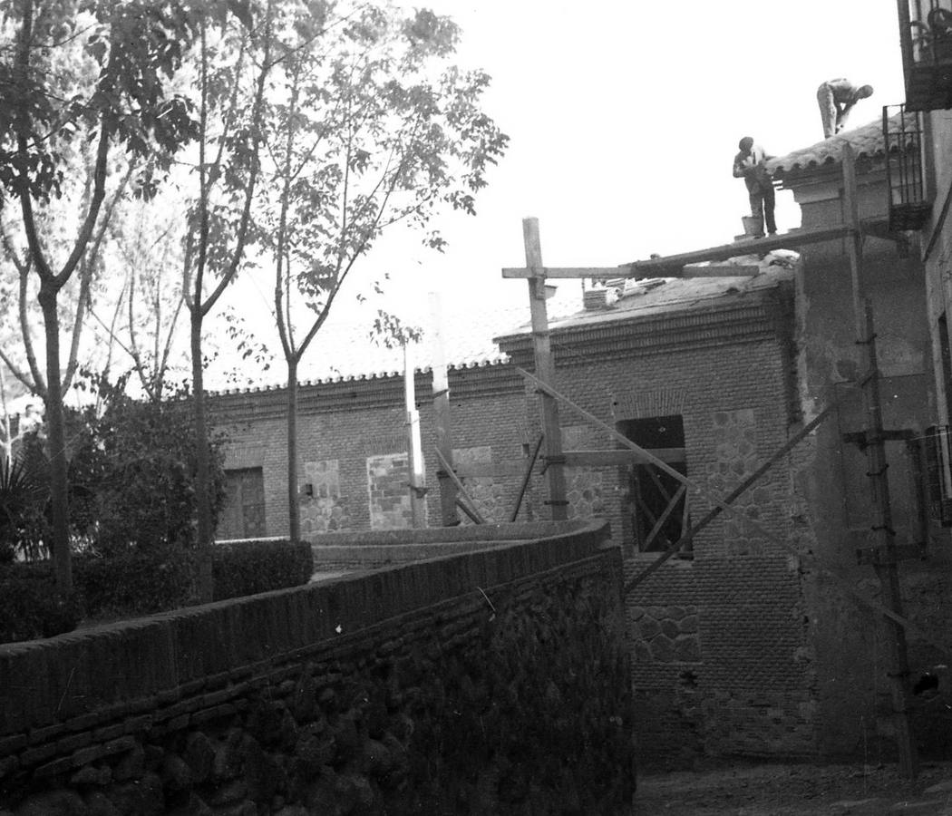 Obras en la fachada de la plaza Juan de Mariana. Foto. Col. J.L. Isabel Sánchez. 