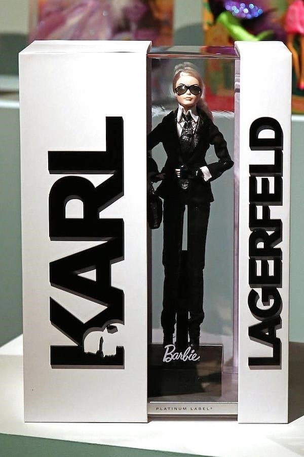 Edición limitada de Barbie dedicada al diseñador Karl Lagerfeld