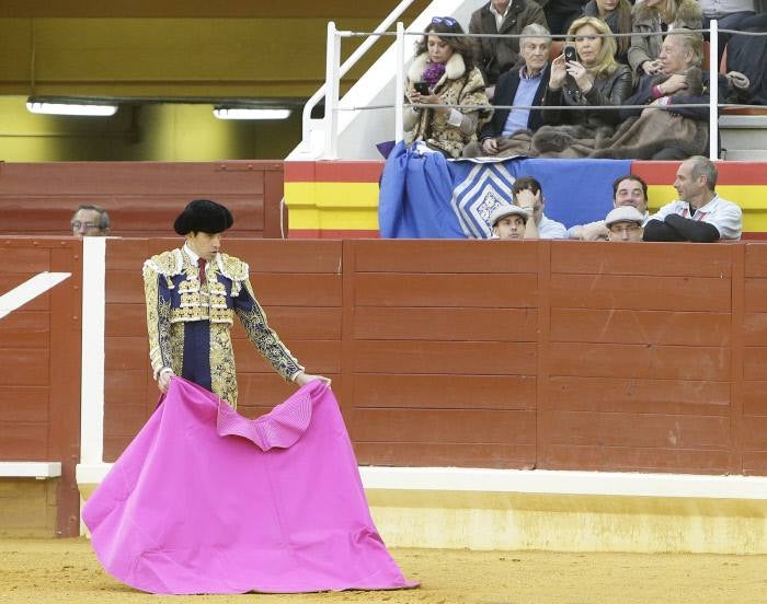 López Simón en primer plano. Al fondo la doctora Grajal, Jaime Ostos y Norma Duval. 