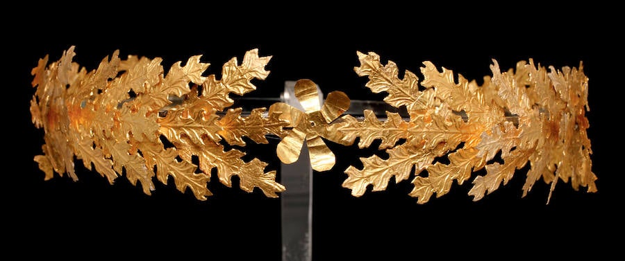 Corona de oro.