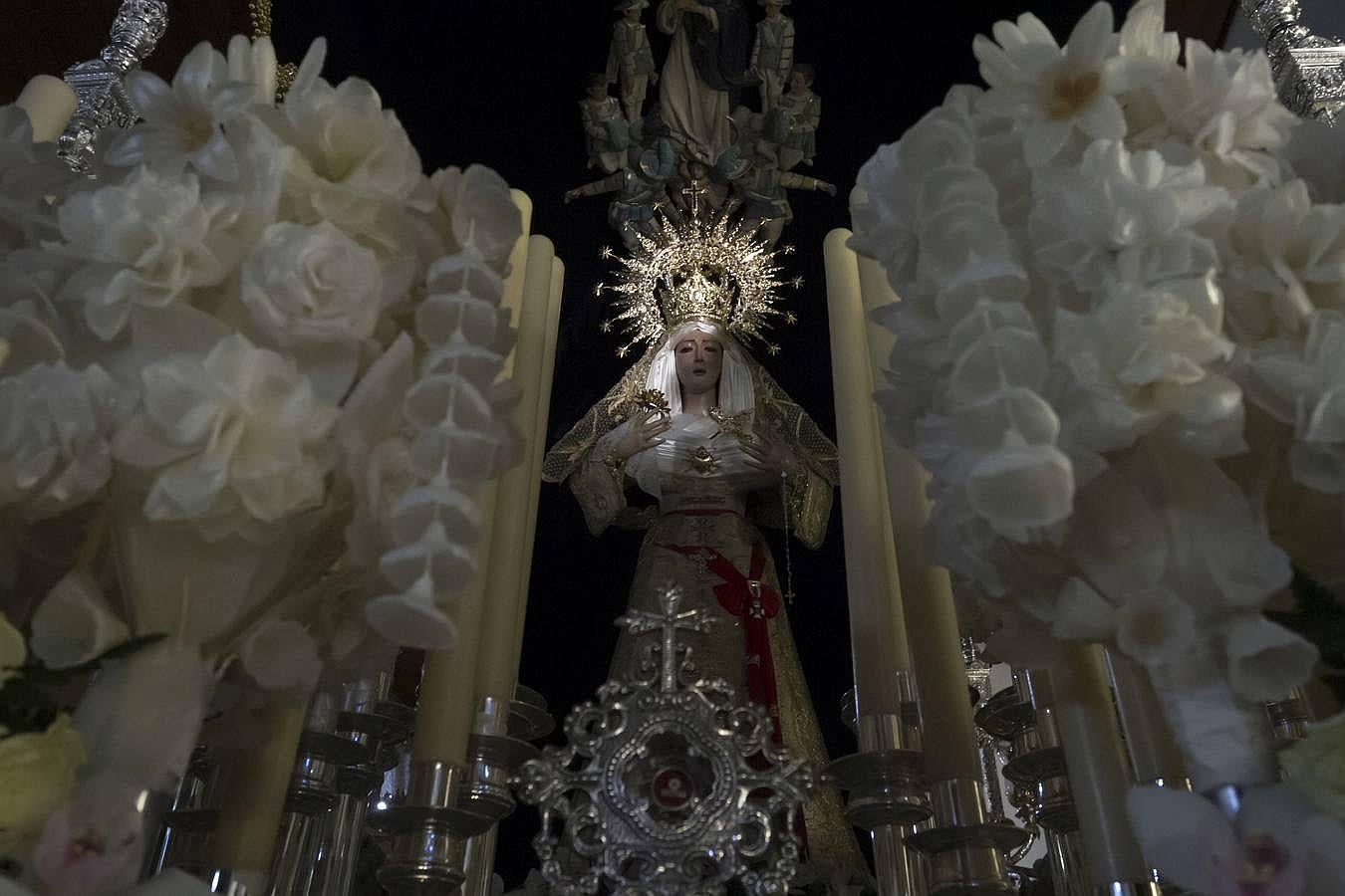 La Virgen de los Dolores de Torreblanca ha estrenado parihuela, faldones, bambalinas y techo de palio