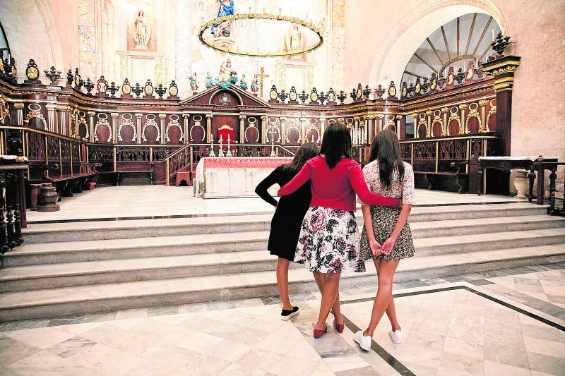La primera dama Michelle Obama y sus hijas Malia y Sasha visitan La Catedral de la Virgen María de la Concepción Inmaculada de La Habana Vieja