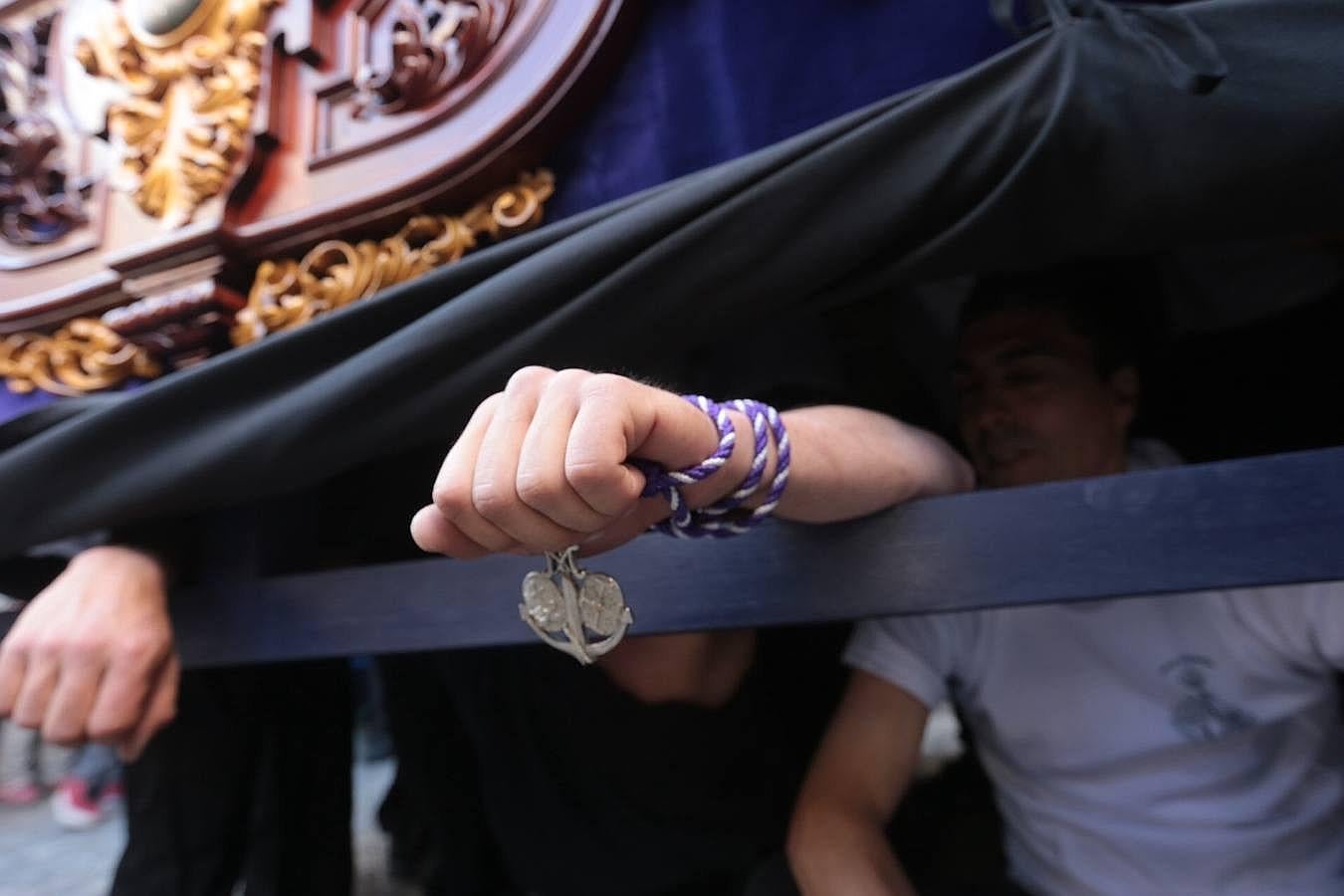 Fotos: El Nazareno del Amor en el Lunes Santo. Semana Santa en Cádiz 2016