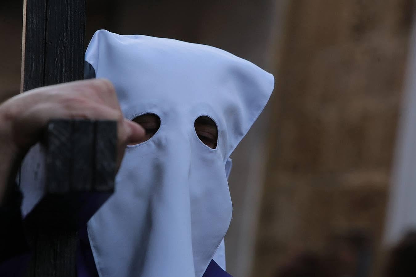 Fotos: El Nazareno del Amor en el Lunes Santo. Semana Santa en Cádiz 2016