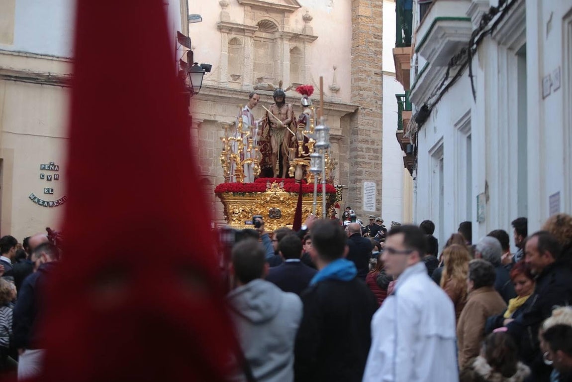Las imágenes del Martes Santo en Cádiz