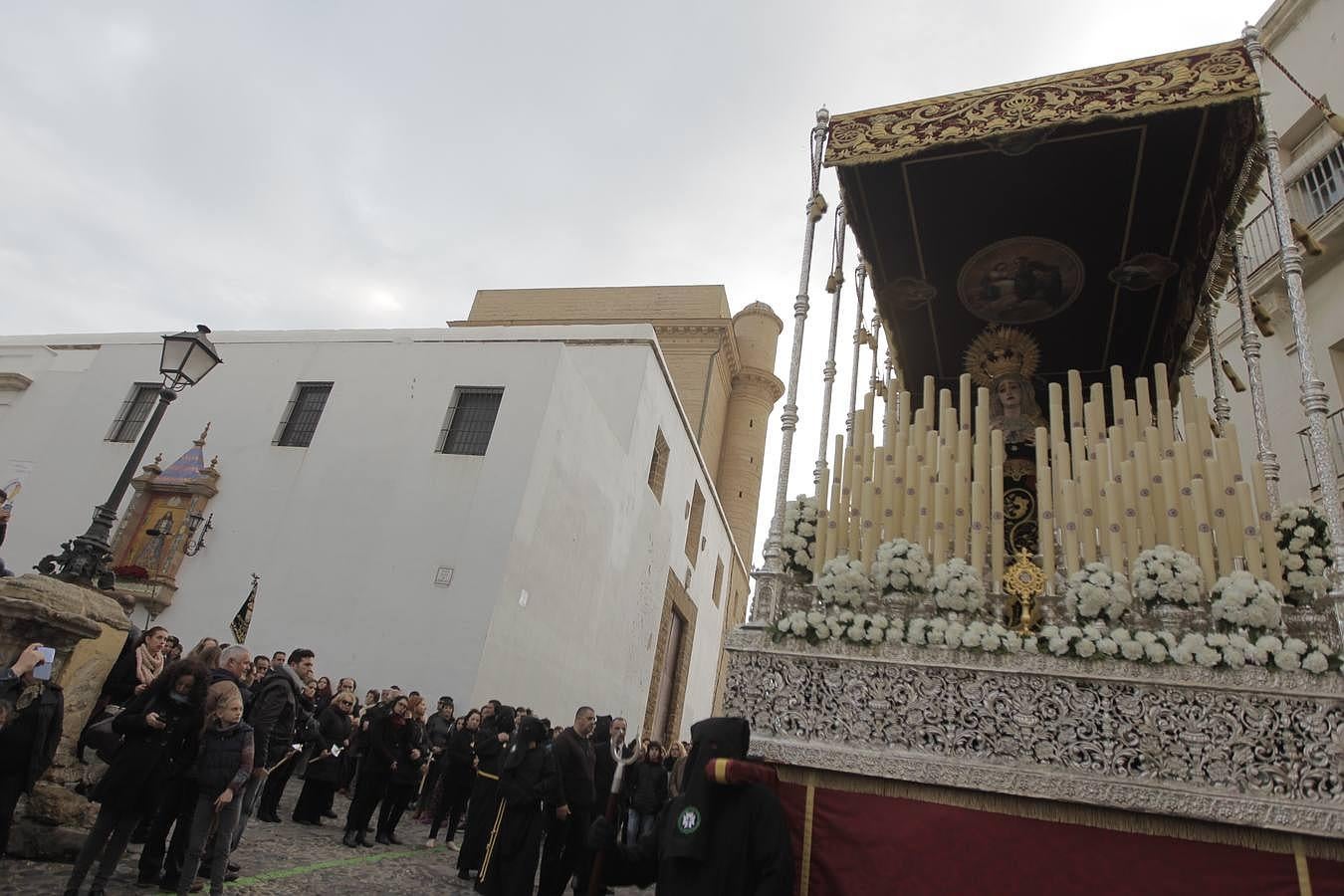 Fotos: Sanidad el Martes Santo en Cádiz. Semana Santa 2016