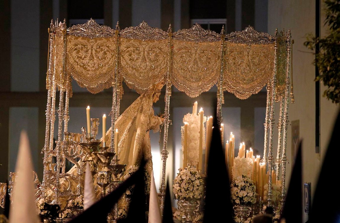 La estación de penitencia de la Paz, en imágenes