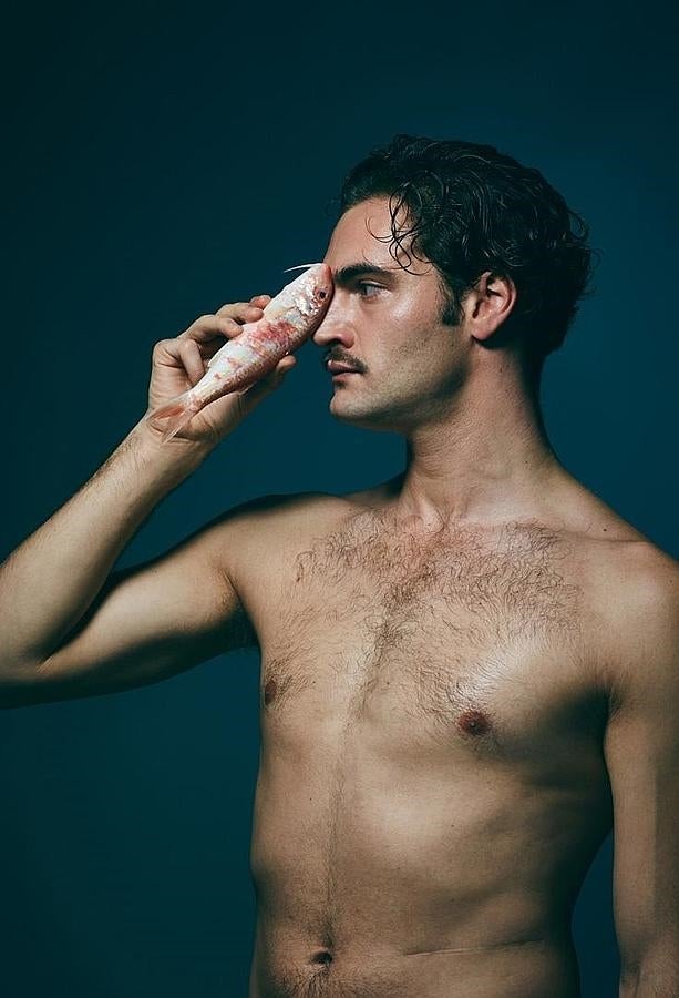 Tom Bateman. 