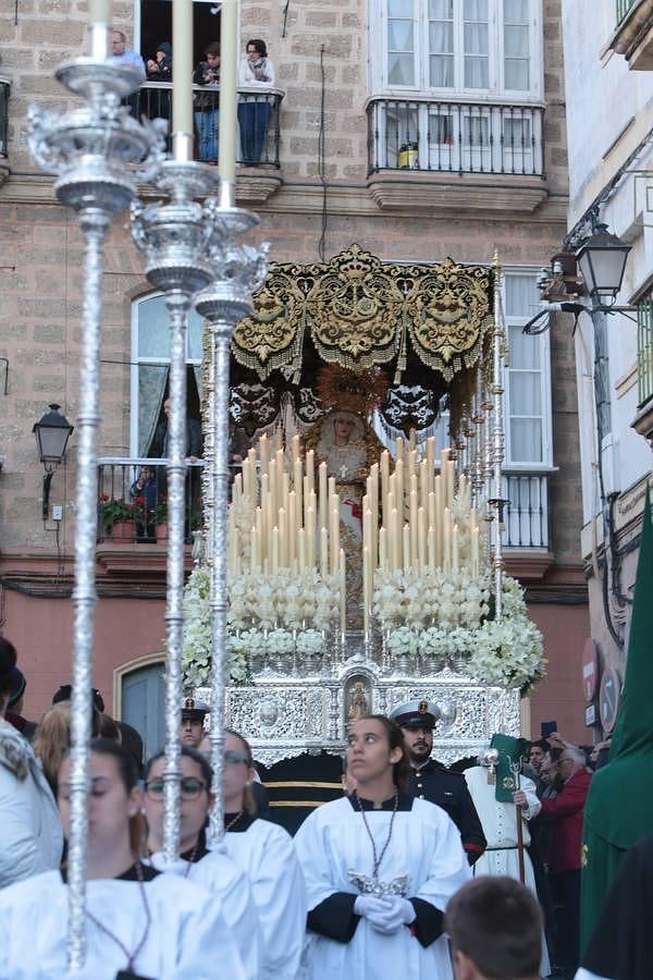 Fotos: Cigarreras el Miércoles Santo en Cádiz. Semana Santa 2016