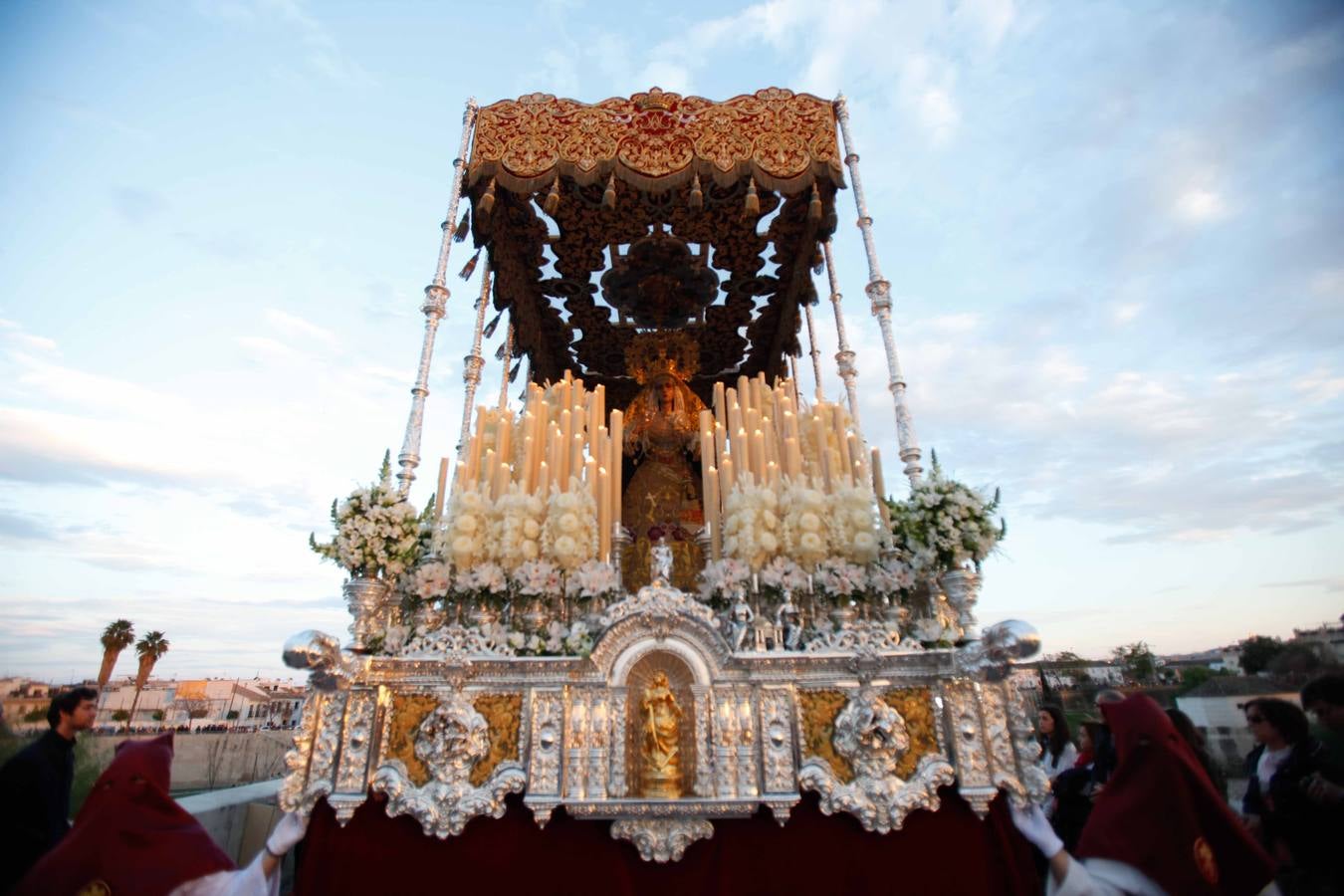 El Señor baja de la cruz en el Puente Romano