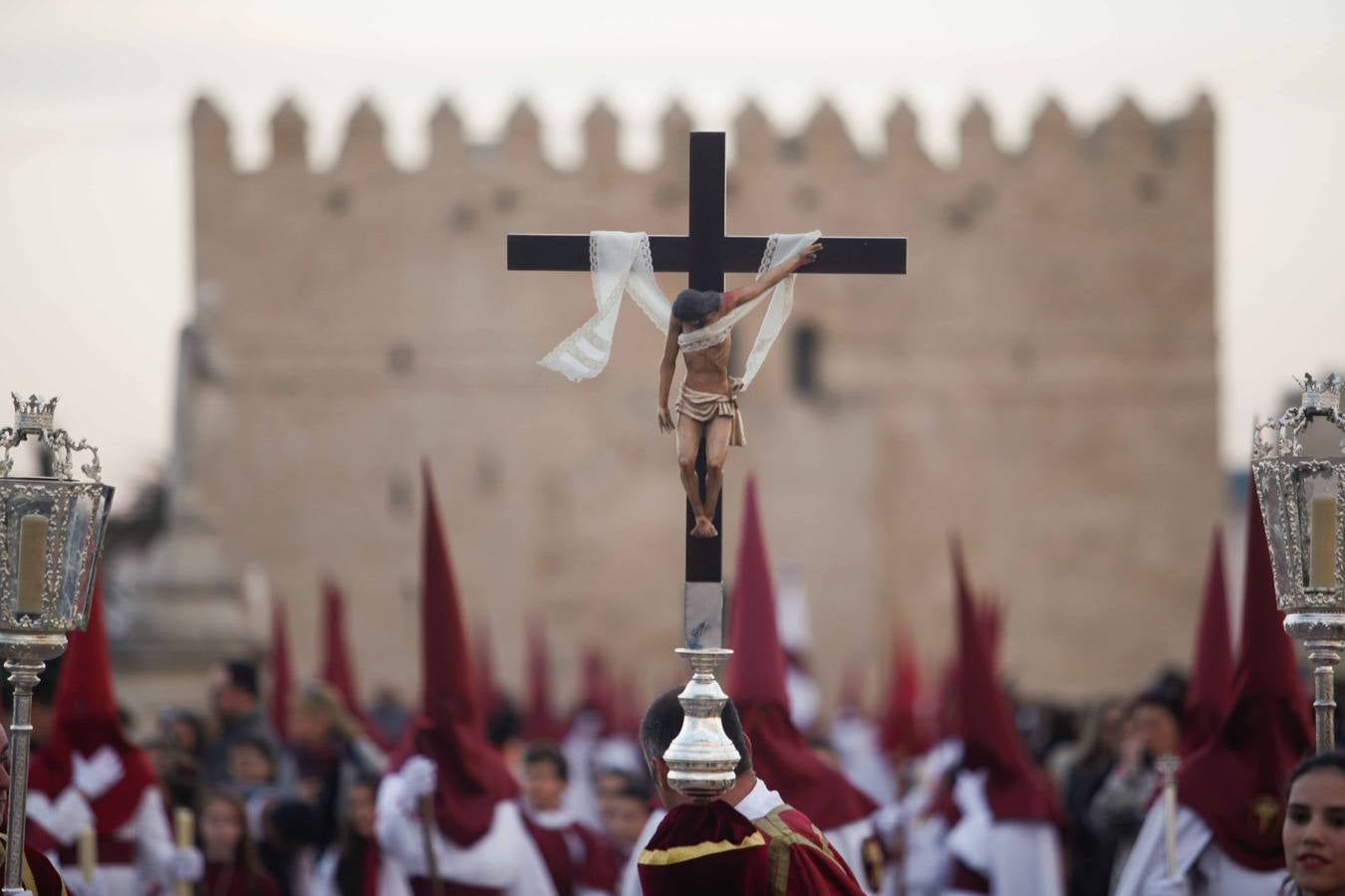 El Señor baja de la cruz en el Puente Romano