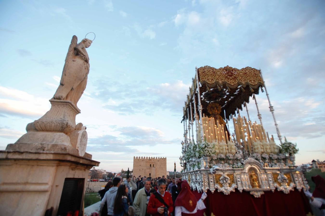 El Señor baja de la cruz en el Puente Romano