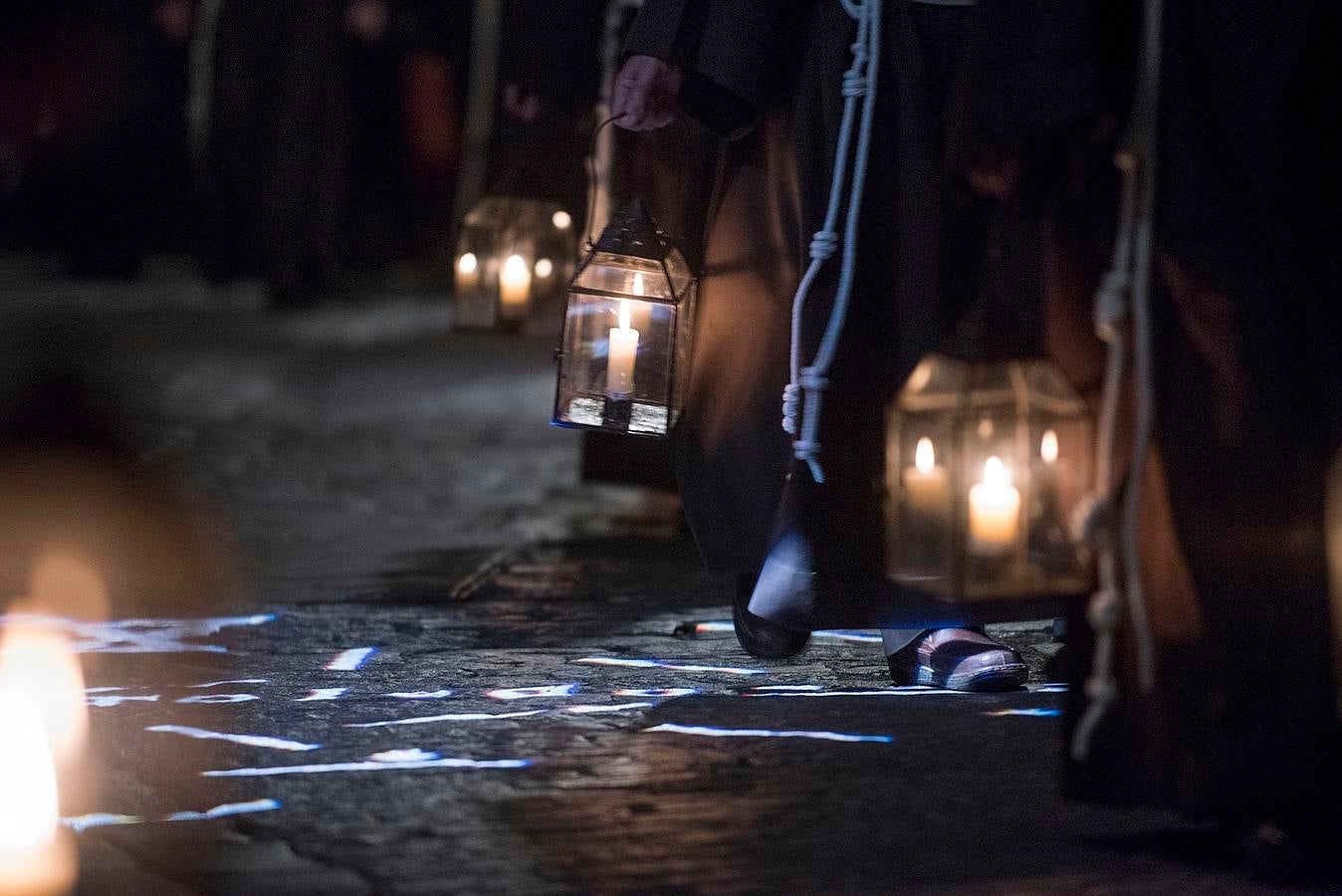 Procesión de Viernes Santo, en la madrugada del sábado, de la Cofradía Penitencial del Santísimo Cristo de la Buena Muerte, que recorre las calles de Toledo tras salir del Monasterio de San Juan de los Reyes