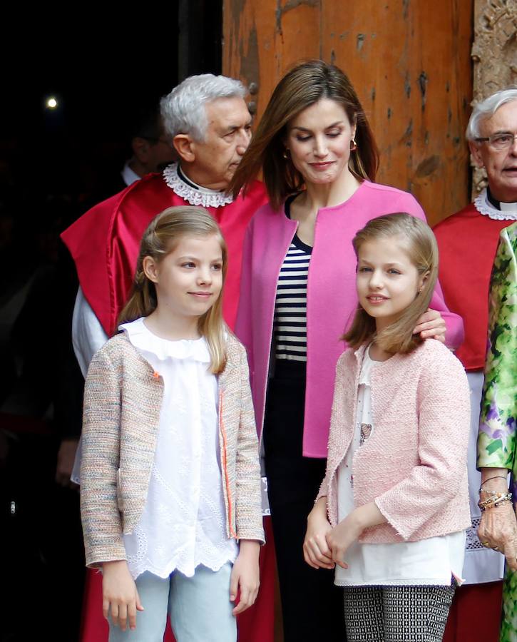 Los Reyes acuden a la Misa de Resurrección en la catedral de Palma de Mallorca