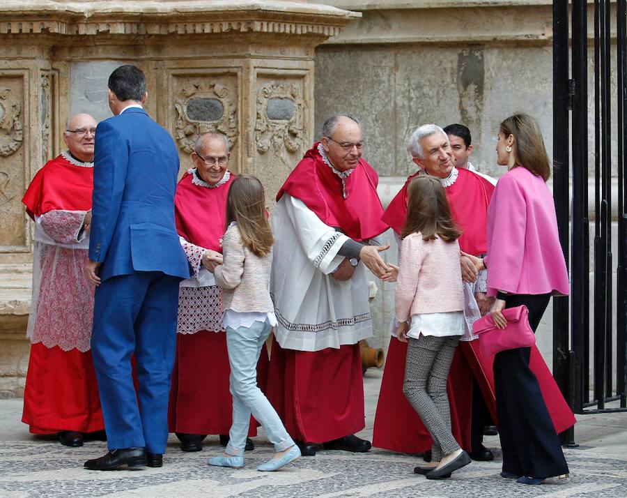 Los Reyes acuden a la Misa de Resurrección en la catedral de Palma de Mallorca